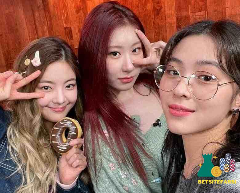 آهنگ های گروه توانی وان را از کجا دانلود کنیم؟